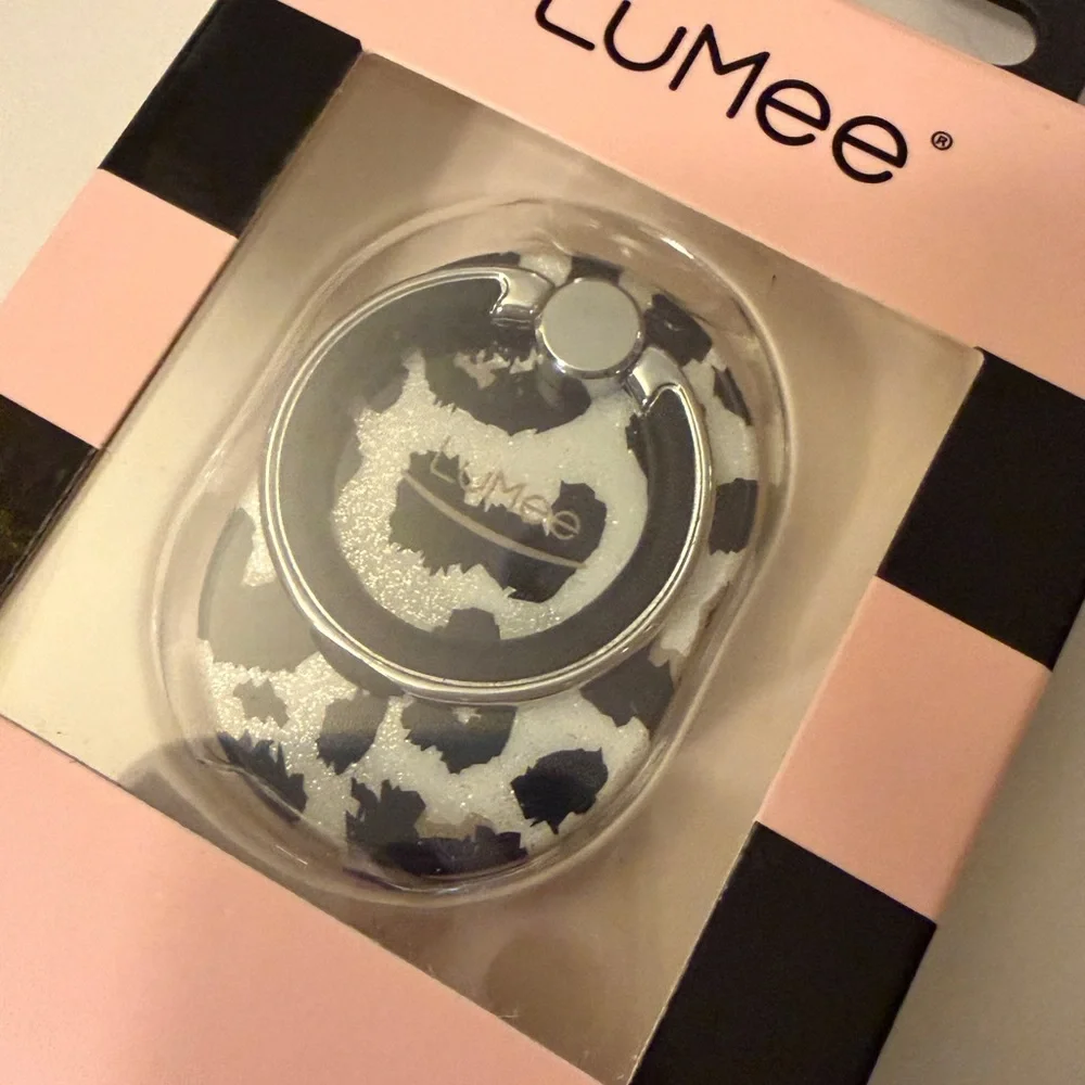 LuMee Cheetah  Design Phone Ring Holder new in box
